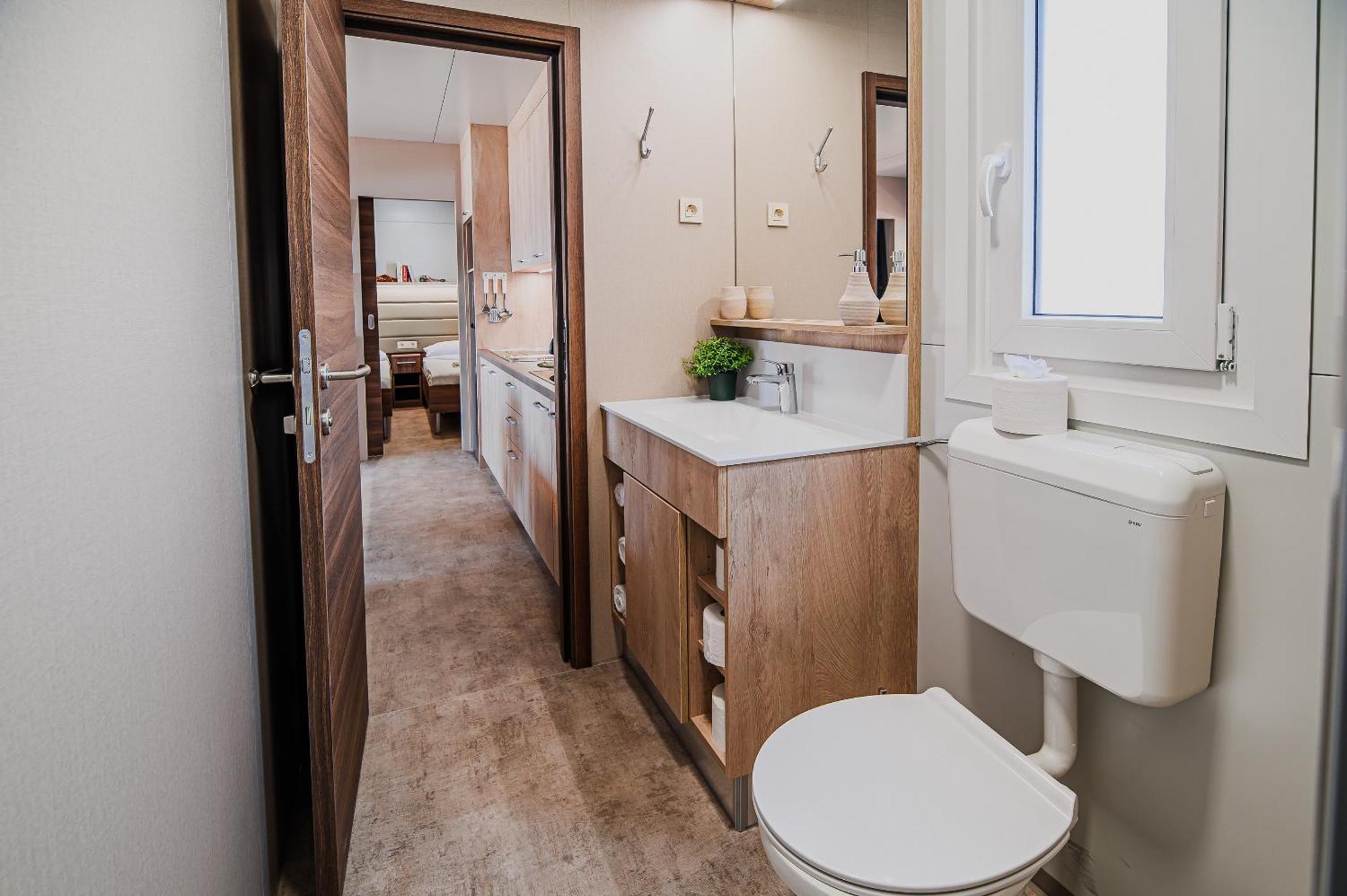 Premium Mobile Homes With Thermal Riviera Tickets Catez ob Savi Rum bild